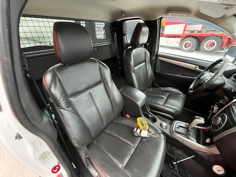 Pickup truck Isuzu D-max 4x4 SNOW PLOW & SPREADER: picture 20