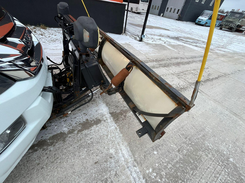 Pickup truck Isuzu D-max 4x4 SNOW PLOW & SPREADER: picture 10