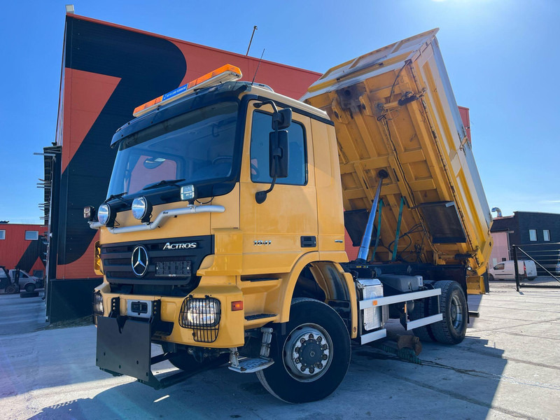 Mercedes-Benz Actros 1841 4x4 SNOW PLOW EQUIPMENT / UNDERBODY SCRAPER / BOX L=4495 mm - Tipper: picture 2 Mercedes-Benz Actros 1841 4x4 SNOW PLOW EQUIPMENT / UNDERBODY SCRAPER / BOX L=4495 mm - Tipper: picture 2