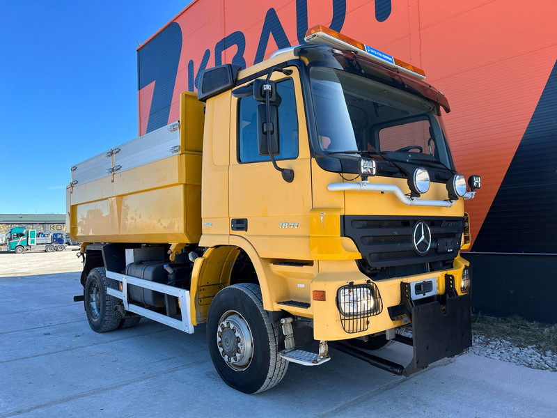 Mercedes-Benz Actros 1841 4x4 SNOW PLOW EQUIPMENT / UNDERBODY SCRAPER / BOX L=4495 mm - Tipper: picture 4 Mercedes-Benz Actros 1841 4x4 SNOW PLOW EQUIPMENT / UNDERBODY SCRAPER / BOX L=4495 mm - Tipper: picture 4