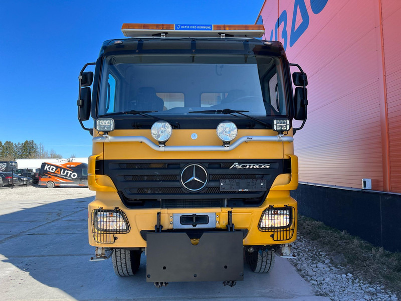 Mercedes-Benz Actros 1841 4x4 SNOW PLOW EQUIPMENT / UNDERBODY SCRAPER / BOX L=4495 mm - Tipper: picture 3 Mercedes-Benz Actros 1841 4x4 SNOW PLOW EQUIPMENT / UNDERBODY SCRAPER / BOX L=4495 mm - Tipper: picture 3