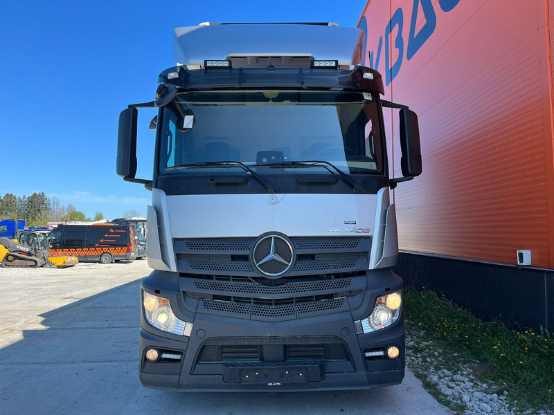 Mercedes-Benz Actros 2551 6x2 FOR SALE AS CHASSIS / CHASSIS L=7600 mm - Cab chassis truck: picture 2 Mercedes-Benz Actros 2551 6x2 FOR SALE AS CHASSIS / CHASSIS L=7600 mm - Cab chassis truck: picture 2