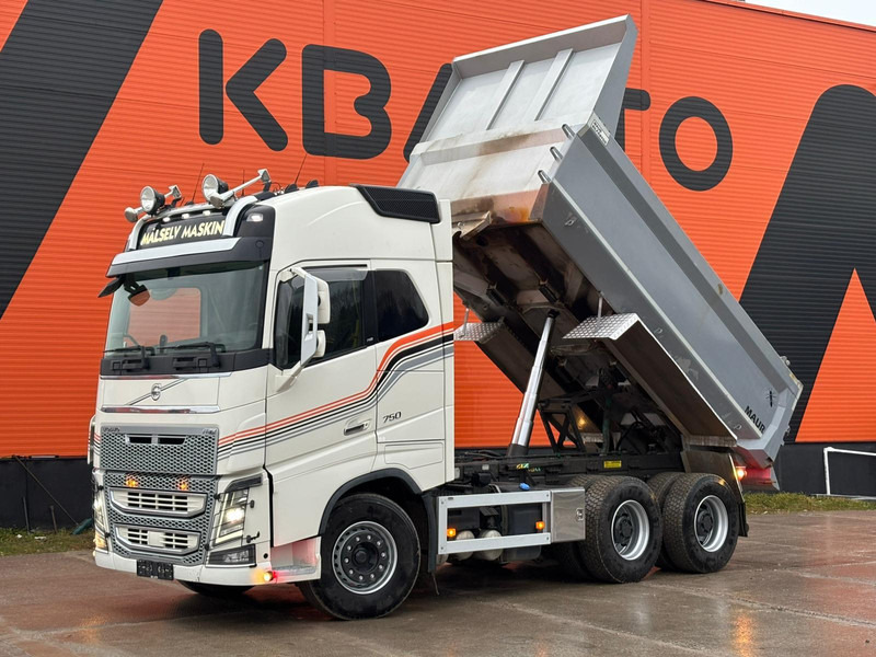 Volvo FH 16 750 6x4 RETARDER / BIG AXLES / BOX L=4496 mm - Tipper: picture 3 Volvo FH 16 750 6x4 RETARDER / BIG AXLES / BOX L=4496 mm - Tipper: picture 3