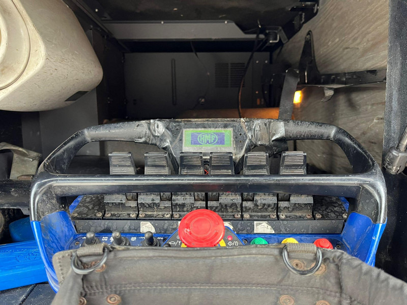 Dropside/ Flatbed truck, Crane truck Volvo FH 480 6x4 HMF 2420-K5 YEAR 2011 / PLATFORM L=6403 mm: picture 13 Dropside/ Flatbed truck, Crane truck Volvo FH 480 6x4 HMF 2420-K5 YEAR 2011 / PLATFORM L=6403 mm: picture 13