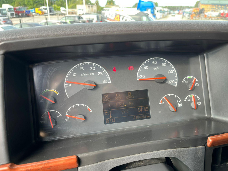 Dropside/ Flatbed truck, Crane truck Volvo FH 480 6x4 HMF 2420-K5 YEAR 2011 / PLATFORM L=6403 mm: picture 17 Dropside/ Flatbed truck, Crane truck Volvo FH 480 6x4 HMF 2420-K5 YEAR 2011 / PLATFORM L=6403 mm: picture 17