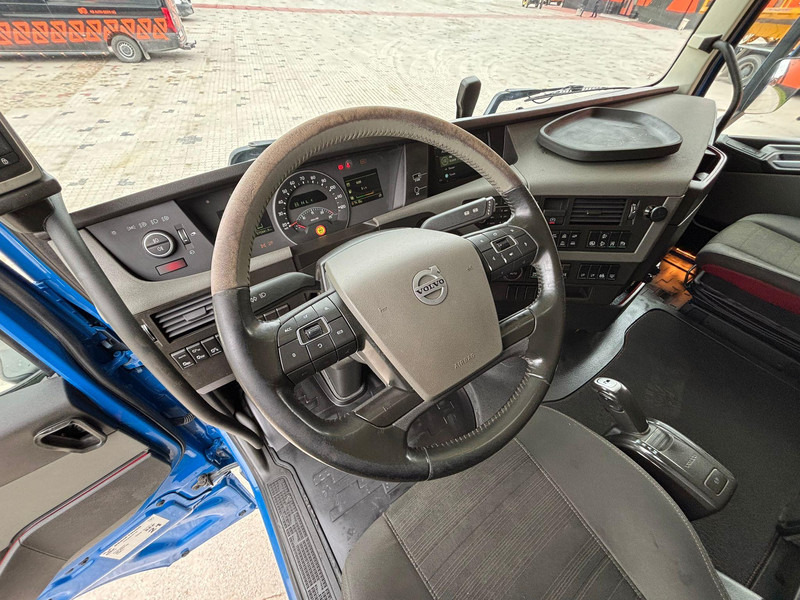 Cab chassis truck Volvo FH 500 8x4*4 FOR SALE AS CHASSIS / GCW 70 ton / PTO / CHASSIS L=6420 mm: picture 13 Cab chassis truck Volvo FH 500 8x4*4 FOR SALE AS CHASSIS / GCW 70 ton / PTO / CHASSIS L=6420 mm: picture 13