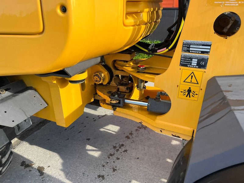 Wheel loader Volvo L 25 F BUCKET & FORKS: picture 9 Wheel loader Volvo L 25 F BUCKET & FORKS: picture 9