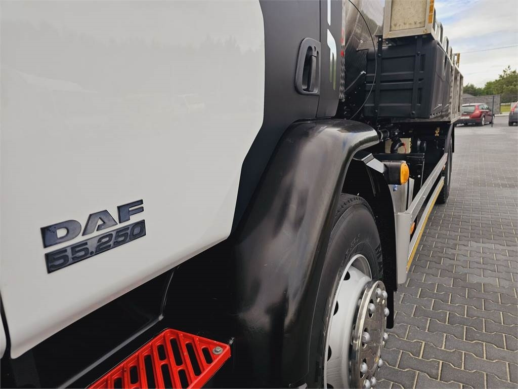 Vacuum truck DAF WUKO SCK-4HW for collecting waste liquid separator: picture 9 Vacuum truck DAF WUKO SCK-4HW for collecting waste liquid separator: picture 9