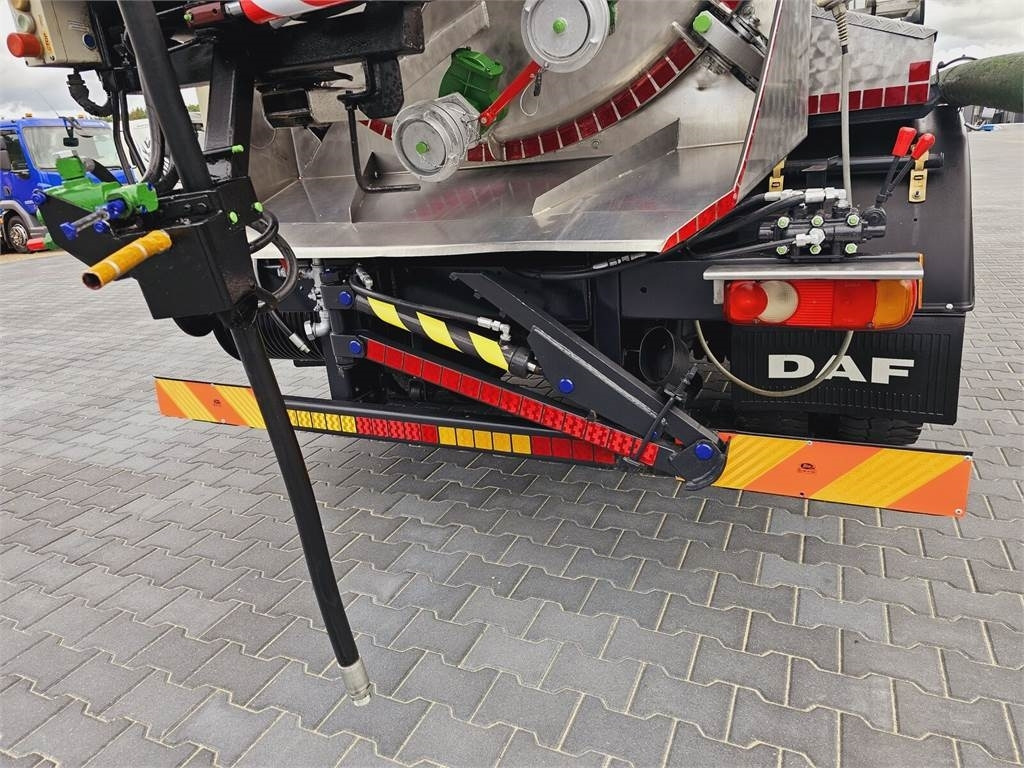 Vacuum truck DAF WUKO SCK-4HW for collecting waste liquid separator: picture 18 Vacuum truck DAF WUKO SCK-4HW for collecting waste liquid separator: picture 18