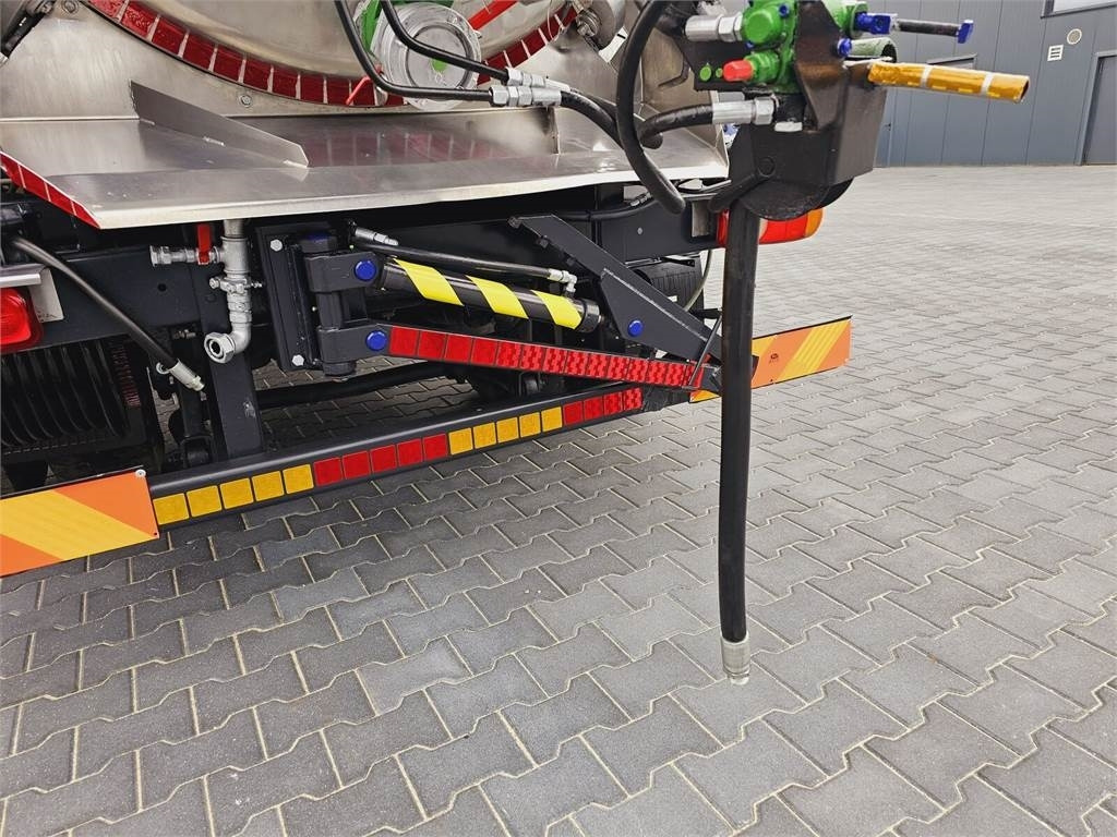Vacuum truck DAF WUKO SCK-4HW for collecting waste liquid separator: picture 17 Vacuum truck DAF WUKO SCK-4HW for collecting waste liquid separator: picture 17