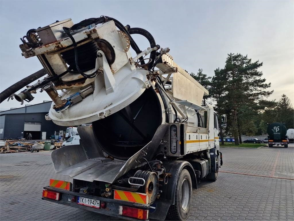 MAN WUKO MORO KOMBI FOR CHANNEL CLEANING - Vacuum truck: picture 1 MAN WUKO MORO KOMBI FOR CHANNEL CLEANING - Vacuum truck: picture 1