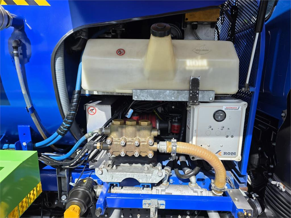 Vacuum truck Mitsubishi ROM KOKS SMART COMBI WUKO HOT WATER FOR CLEANING S: picture 23 Vacuum truck Mitsubishi ROM KOKS SMART COMBI WUKO HOT WATER FOR CLEANING S: picture 23