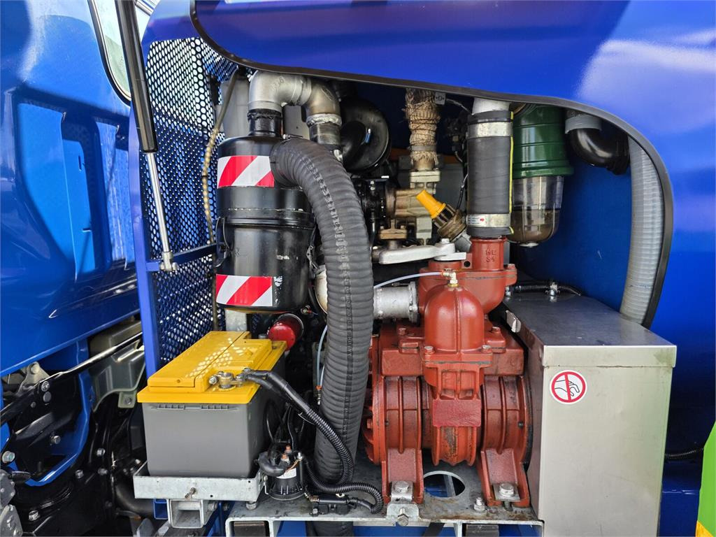 Vacuum truck Mitsubishi ROM KOKS SMART COMBI WUKO HOT WATER FOR CLEANING S: picture 10 Vacuum truck Mitsubishi ROM KOKS SMART COMBI WUKO HOT WATER FOR CLEANING S: picture 10