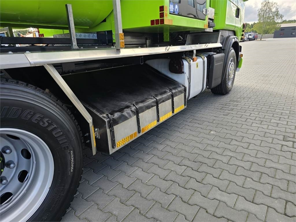 Scania Disab Centurion P210/9 Suction-blowing vacuum load - Municipal/ Special vehicle: picture 4 Scania Disab Centurion P210/9 Suction-blowing vacuum load - Municipal/ Special vehicle: picture 4