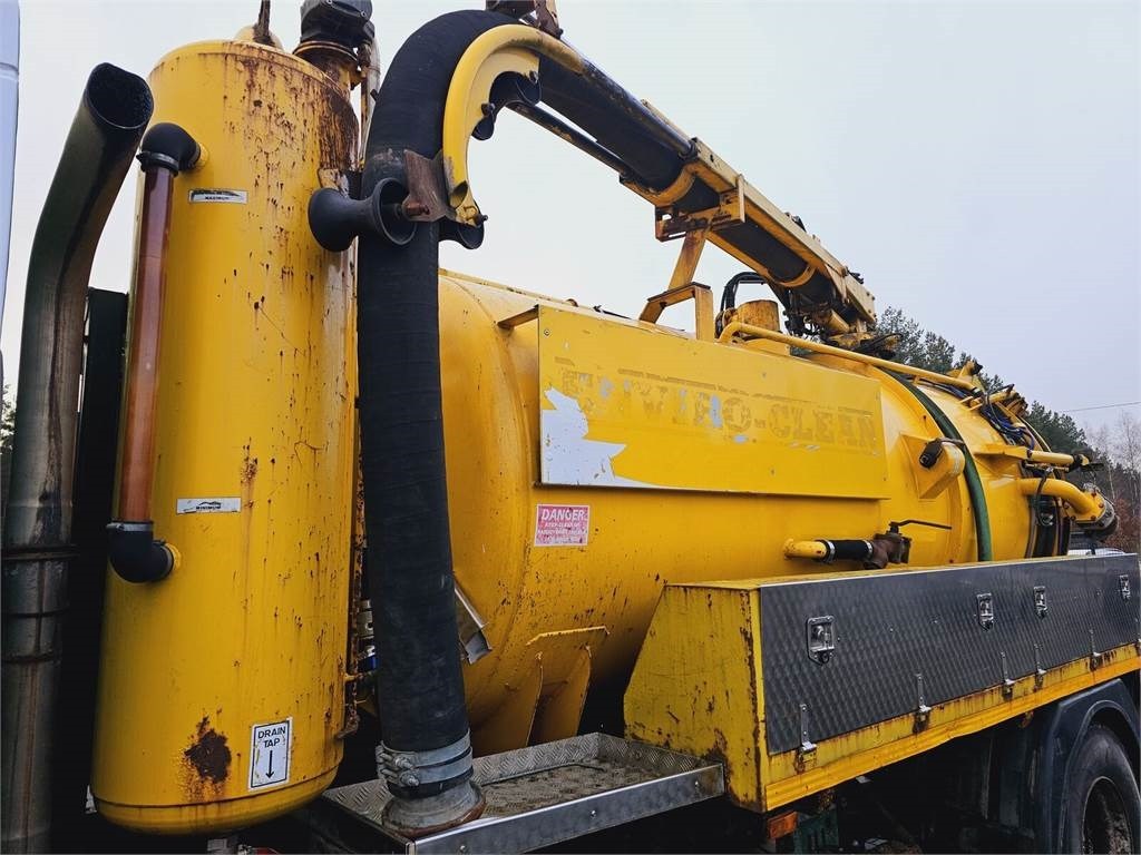 Vacuum truck Volvo FULLER TANKERS 2008 WUKO for collecting liquid was: picture 10 Vacuum truck Volvo FULLER TANKERS 2008 WUKO for collecting liquid was: picture 10