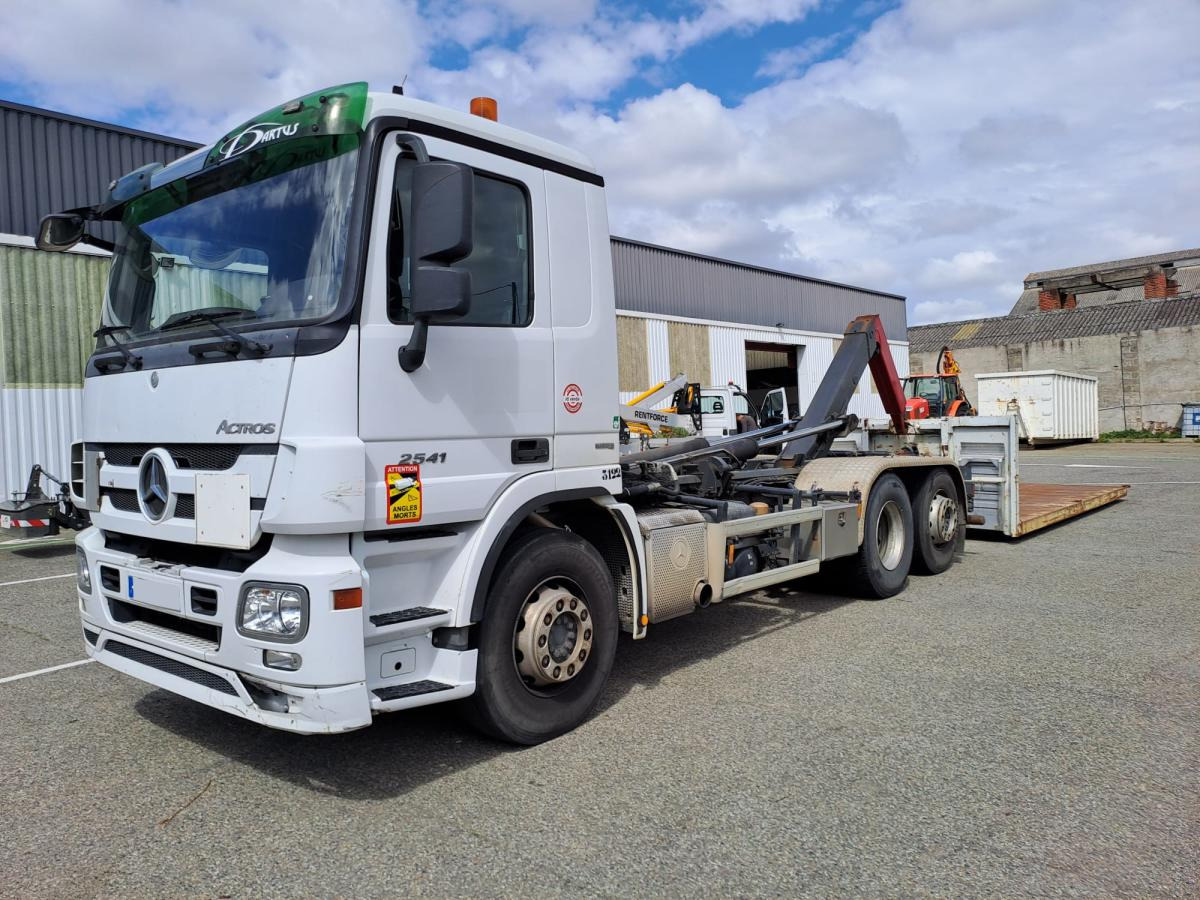 Mercedes Actros 2541 L - Hook lift truck: picture 1 Mercedes Actros 2541 L - Hook lift truck: picture 1