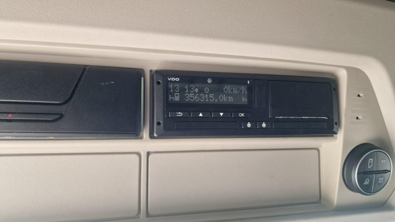 Tractor unit Iveco S-WAY 490: picture 16