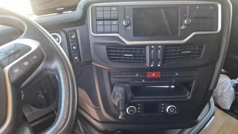 Tractor unit Iveco S-WAY 490: picture 12
