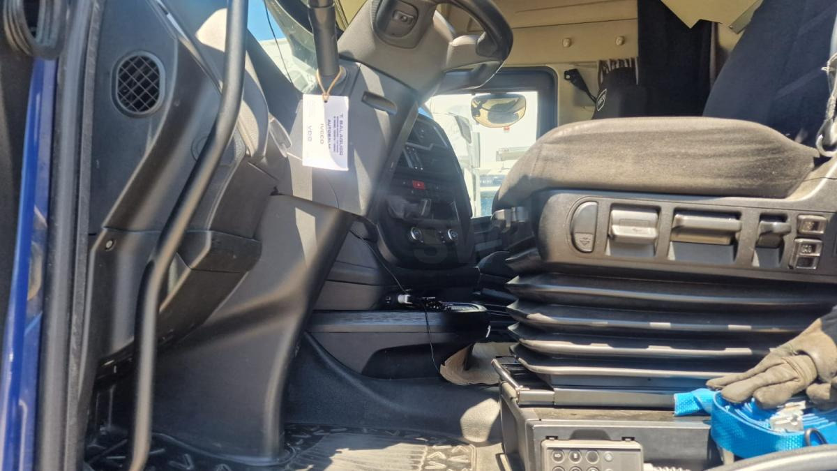 Tractor unit Iveco S-WAY 490: picture 11