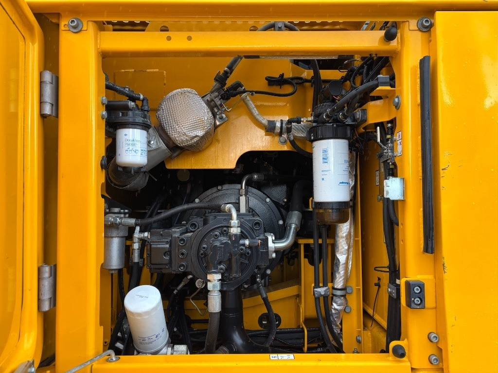 Crawler excavator JCB 220 XL 4F - 220 X: picture 23