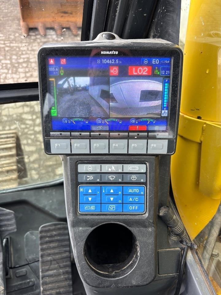 Crawler excavator Komatsu PC 360 LC-11: picture 15