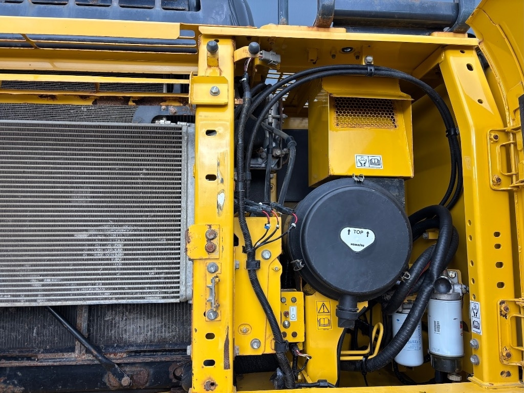 Crawler excavator Komatsu PC 360 LC-11: picture 28