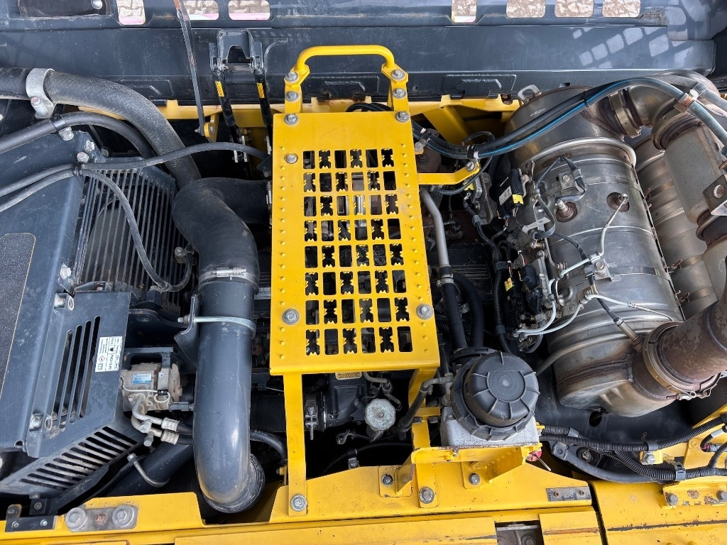 Crawler excavator Komatsu PC 360 LC-11: picture 17