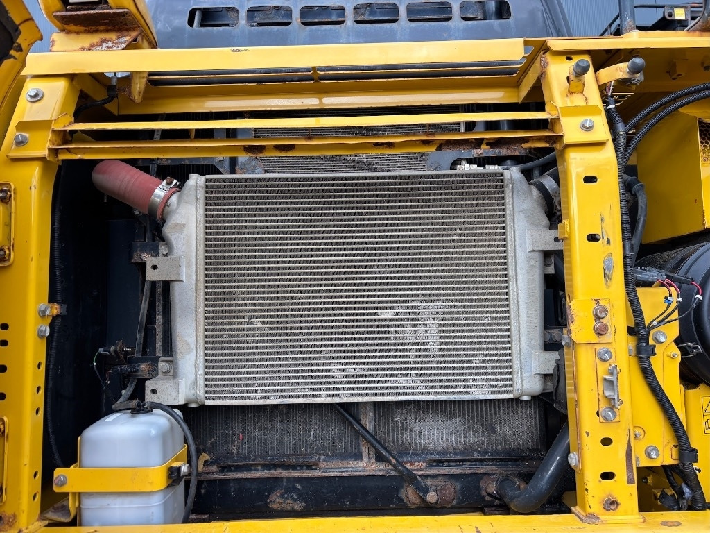 Crawler excavator Komatsu PC 360 LC-11: picture 27