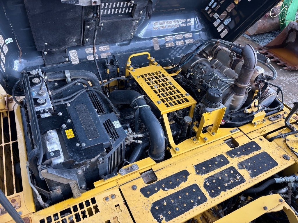 Crawler excavator Komatsu PC 360 LC-11: picture 16