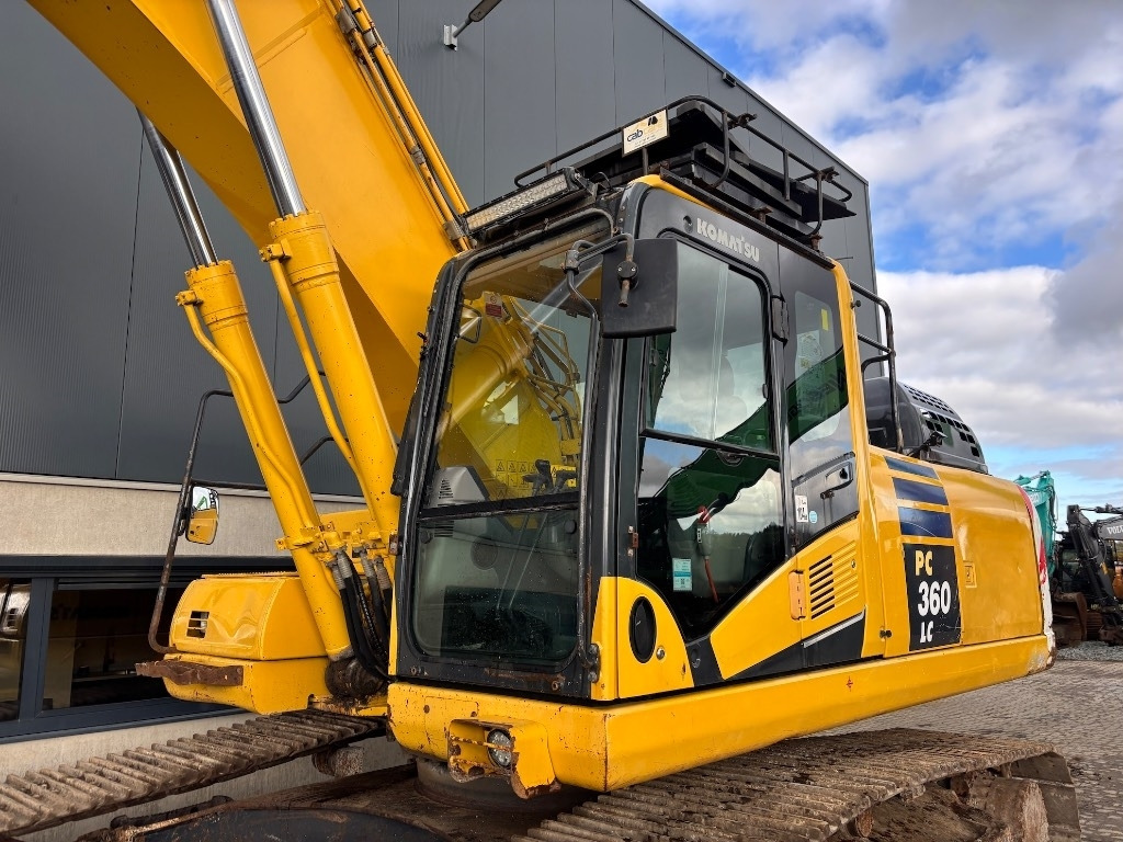 Crawler excavator Komatsu PC 360 LC-11: picture 13