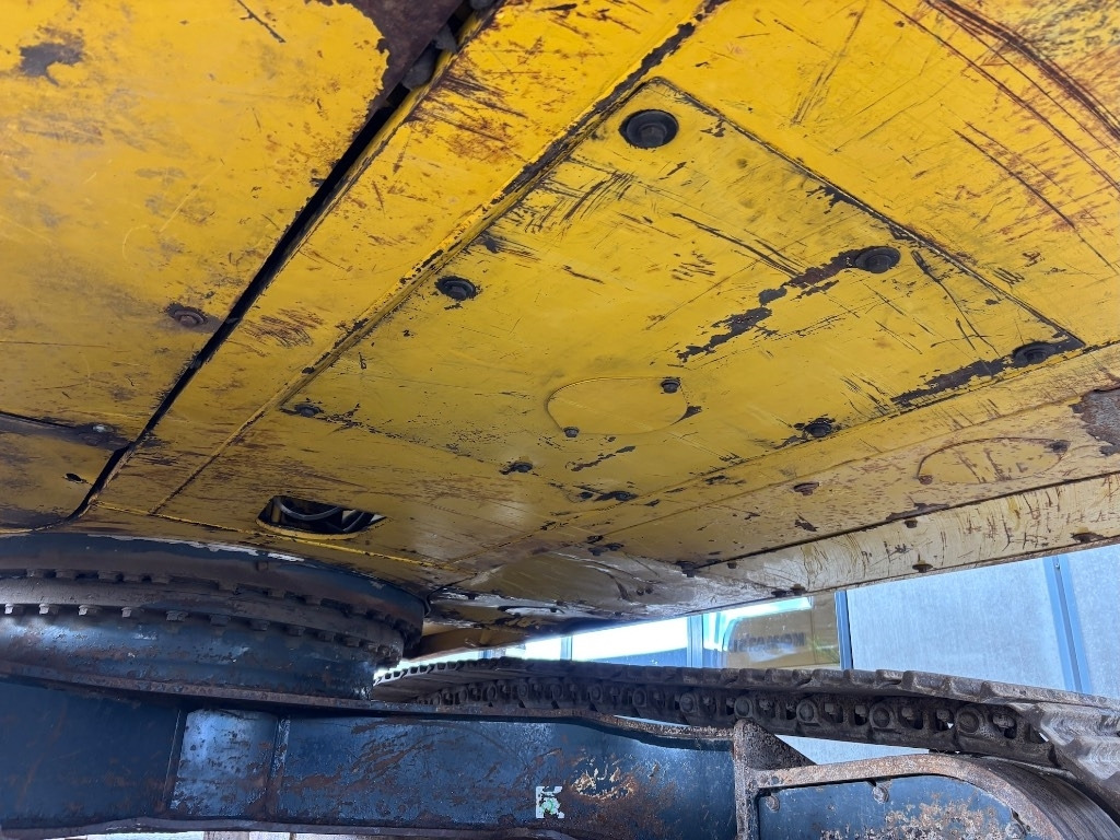 Crawler excavator Komatsu PC 360 LC-11: picture 21