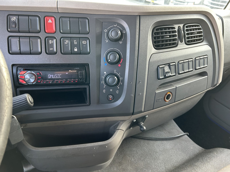 DAF LF 210 FA / 12 Ton / 557 dlm / Curtainside / Loadlift / APK TUV 05-26 - Curtainsider truck: picture 5 DAF LF 210 FA / 12 Ton / 557 dlm / Curtainside / Loadlift / APK TUV 05-26 - Curtainsider truck: picture 5