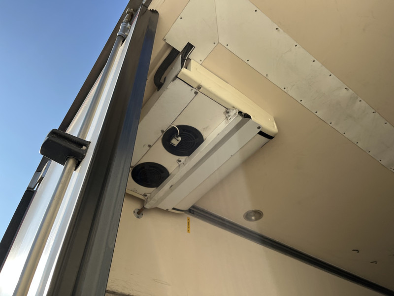 Krone Cool Liner / Carrier Vector 1850 mt / Frigo Box / Loadlift / NL Trailer - Refrigerator semi-trailer: picture 4 Krone Cool Liner / Carrier Vector 1850 mt / Frigo Box / Loadlift / NL Trailer - Refrigerator semi-trailer: picture 4