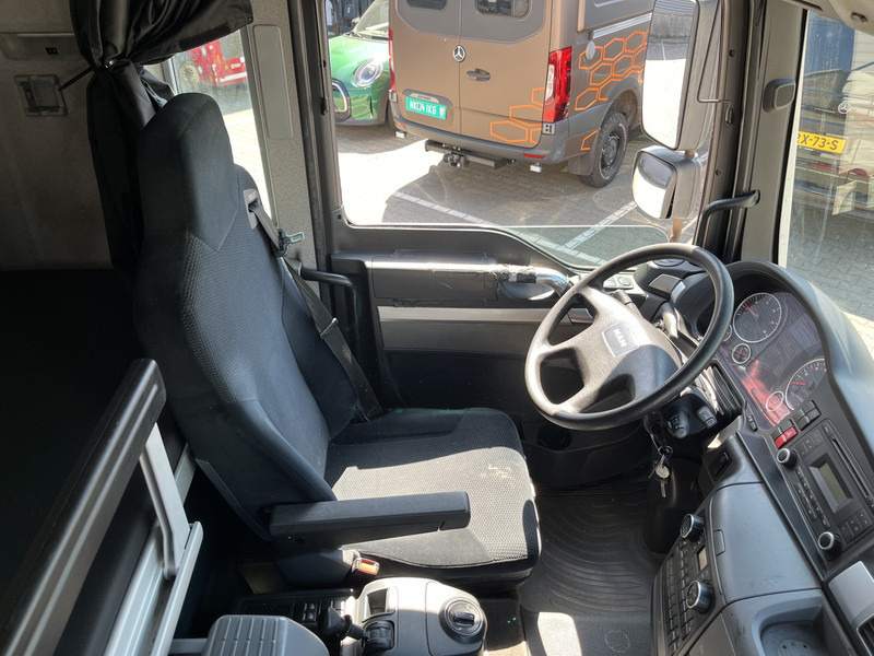 MAN TGL 12.250 Euro 6 / 12 Ton / 831 dkm / Curtainside / Loadlift / APK TUV 01-26 - Curtainsider truck: picture 3 MAN TGL 12.250 Euro 6 / 12 Ton / 831 dkm / Curtainside / Loadlift / APK TUV 01-26 - Curtainsider truck: picture 3