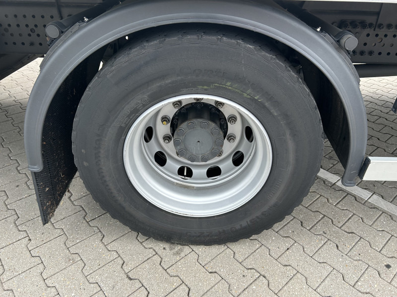 Refrigerator truck Mercedes-Benz Actros 2124 / Carrier Supra 850 -30 gr / Koeler / Laadklep / APK 03-26: picture 17 Refrigerator truck Mercedes-Benz Actros 2124 / Carrier Supra 850 -30 gr / Koeler / Laadklep / APK 03-26: picture 17