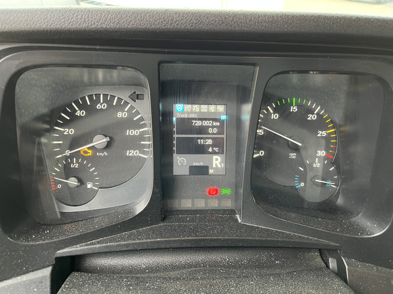 Mercedes-Benz Antos 1824 / 729 dkm / Box 8.3 mtr / Loadlift - Box truck: picture 4 Mercedes-Benz Antos 1824 / 729 dkm / Box 8.3 mtr / Loadlift - Box truck: picture 4