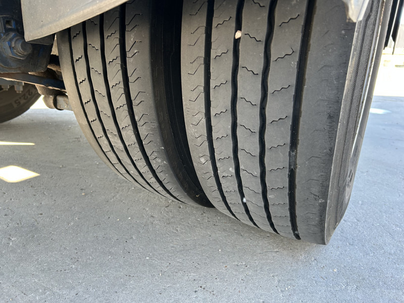 Closed box semi-trailer Renders ROC 12.10 City / Box / Loadlift 2000 kg / NL Trailer: picture 8 Closed box semi-trailer Renders ROC 12.10 City / Box / Loadlift 2000 kg / NL Trailer: picture 8