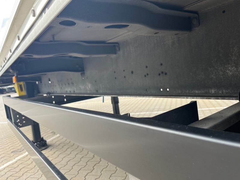 Schmitz Cargobull SCB / S3B Box Trailer / Loadlift / APK TUV 02-26 - Closed box semi-trailer: picture 4 Schmitz Cargobull SCB / S3B Box Trailer / Loadlift / APK TUV 02-26 - Closed box semi-trailer: picture 4