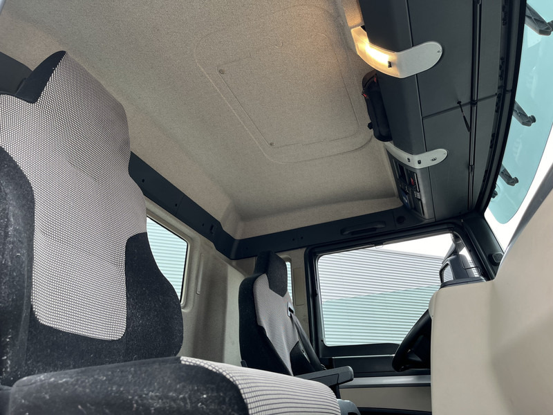 Tractor unit MAN TGS 18.360 Euro 6 / 204 dkm / Airco / NL Truck: picture 9