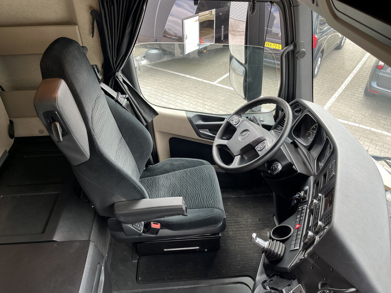 Mercedes-Benz Actros 1842 Streamspace / 724 dkm / 2 Tanks / Stand Airco / NL Truck - Tractor unit: picture 3 Mercedes-Benz Actros 1842 Streamspace / 724 dkm / 2 Tanks / Stand Airco / NL Truck - Tractor unit: picture 3