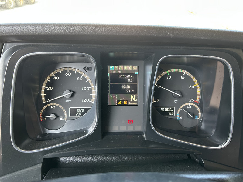 Mercedes-Benz Actros 1842 Streamspace / 937 dkm / 2 Tanks / NL Truck / 6x in stock - Tractor unit: picture 4 Mercedes-Benz Actros 1842 Streamspace / 937 dkm / 2 Tanks / NL Truck / 6x in stock - Tractor unit: picture 4