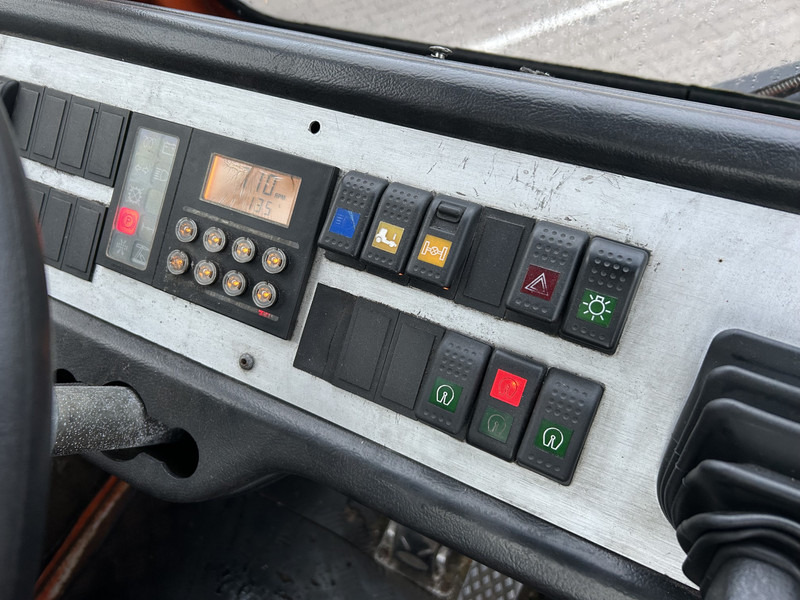 Terberg YT 182 Terminal Tractor / Allison - Cummins - Tractor unit: picture 5 Terberg YT 182 Terminal Tractor / Allison - Cummins - Tractor unit: picture 5