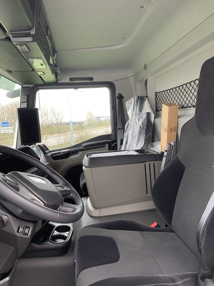 TGM 18.290 4×2 LL Skåp Öppningsbar sida - Box truck: picture 4 TGM 18.290 4×2 LL Skåp Öppningsbar sida - Box truck: picture 4