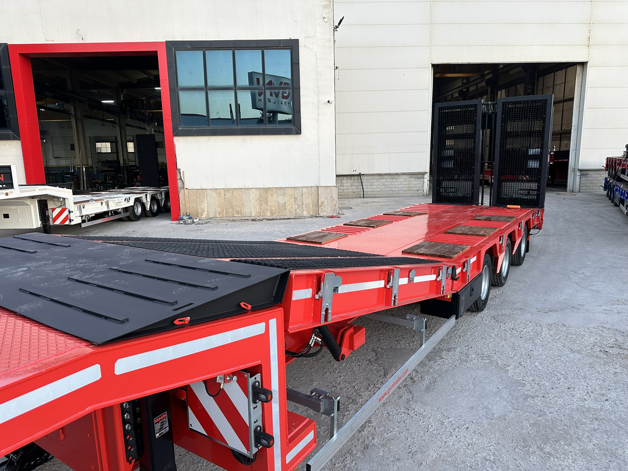 Low loader semi-trailer GVN Trailer 3 AXLE HYDRAULIC PLATFORM LOWBED: picture 20
