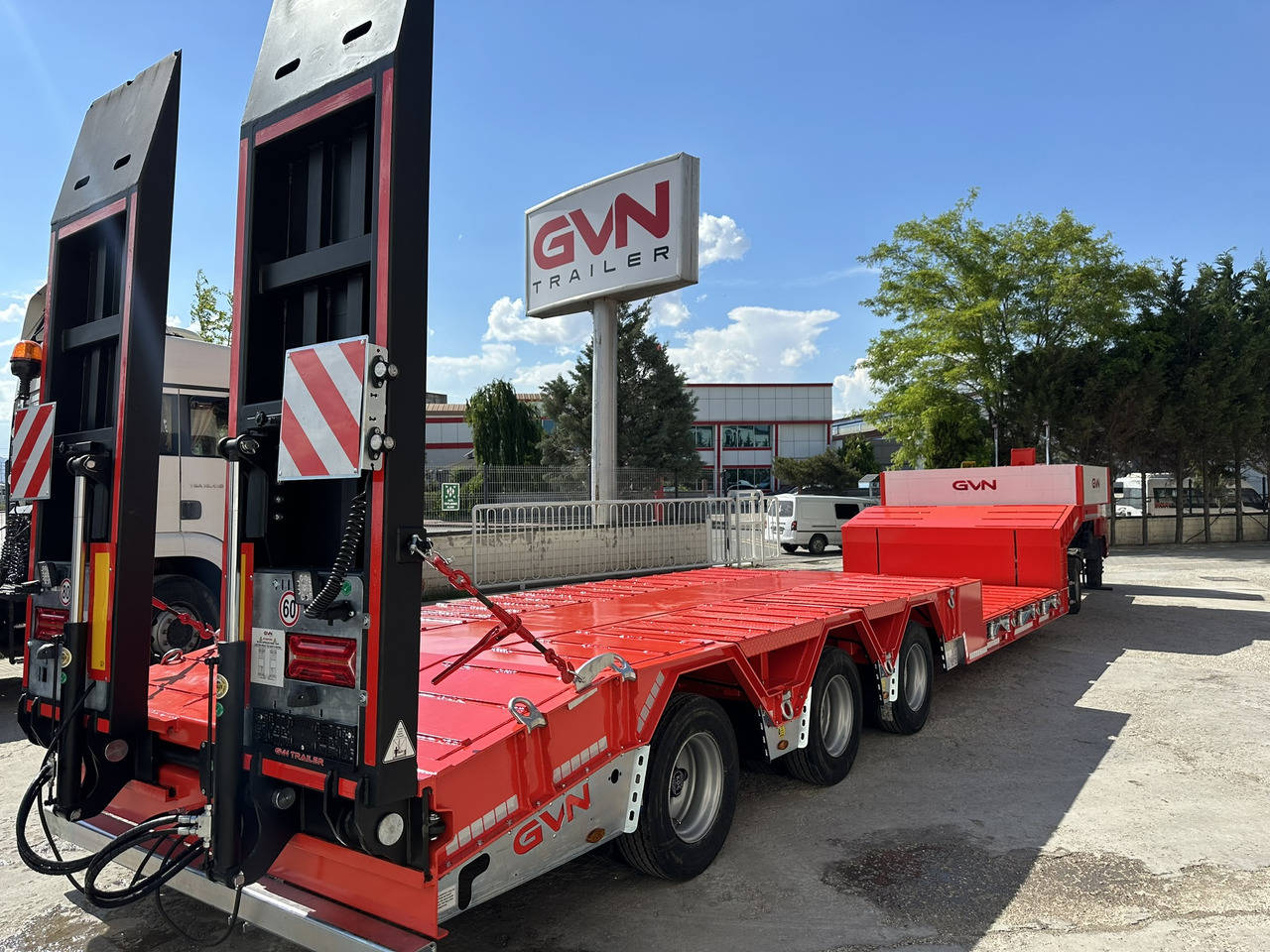 Low loader semi-trailer GVN Trailer 3 AXLE HYDRAULIC PLATFORM LOWBED: picture 14