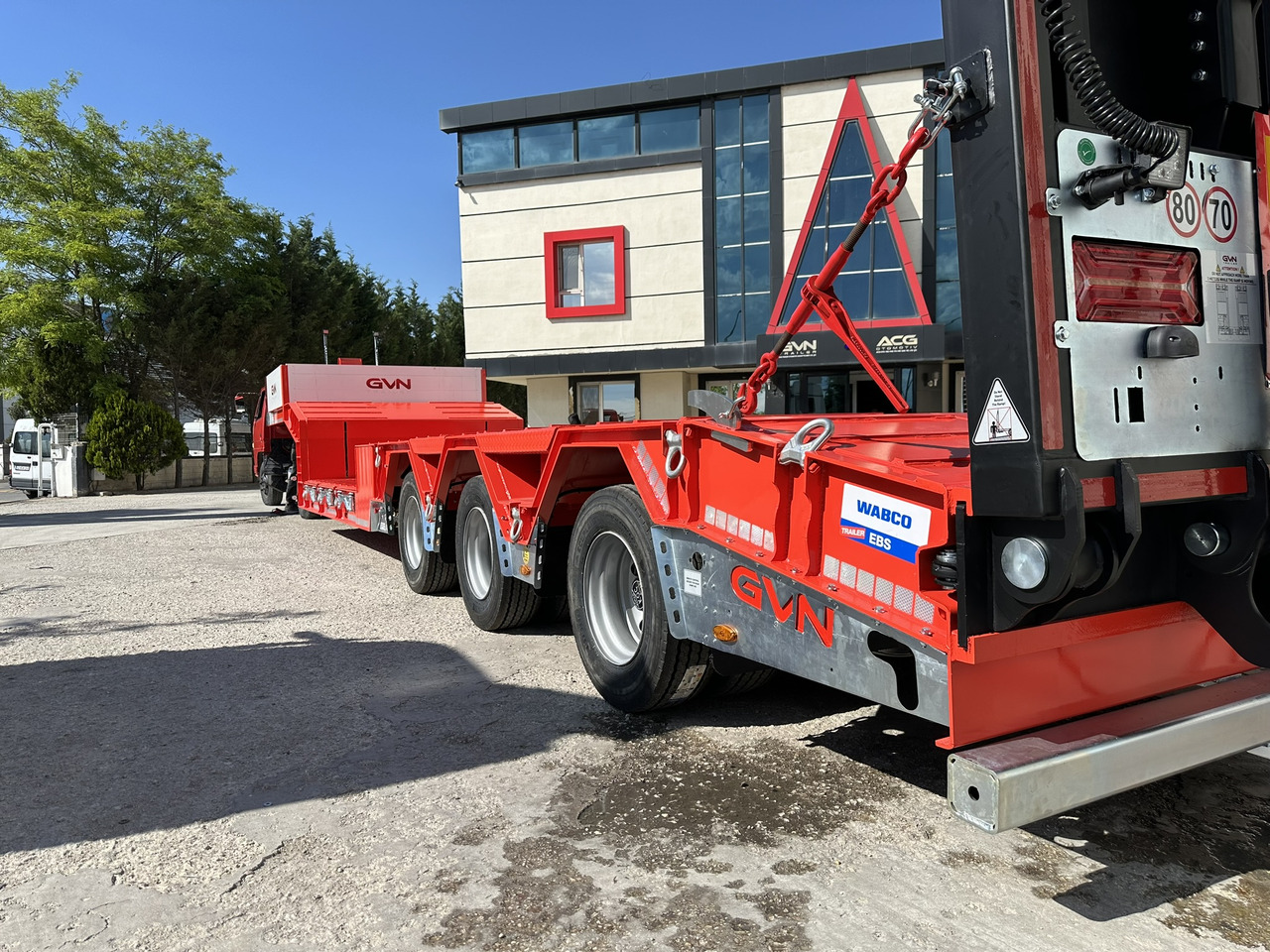 Low loader semi-trailer GVN Trailer 3 AXLE HYDRAULIC PLATFORM LOWBED: picture 12
