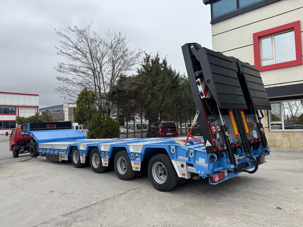 GVN Trailer 4 AXLE LOWBED WITH WHEEL RECESSES - Low loader semi-trailer: picture 1 GVN Trailer 4 AXLE LOWBED WITH WHEEL RECESSES - Low loader semi-trailer: picture 1