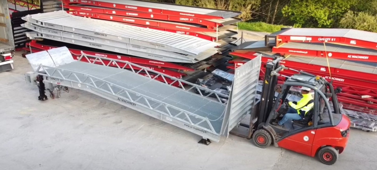 Loading Ramp with with hydraulic tilting bridge - AZ RAMP - STAR- 12T FULL GALVA - Loading ramp: picture 3 Loading Ramp with with hydraulic tilting bridge - AZ RAMP - STAR- 12T FULL GALVA - Loading ramp: picture 3