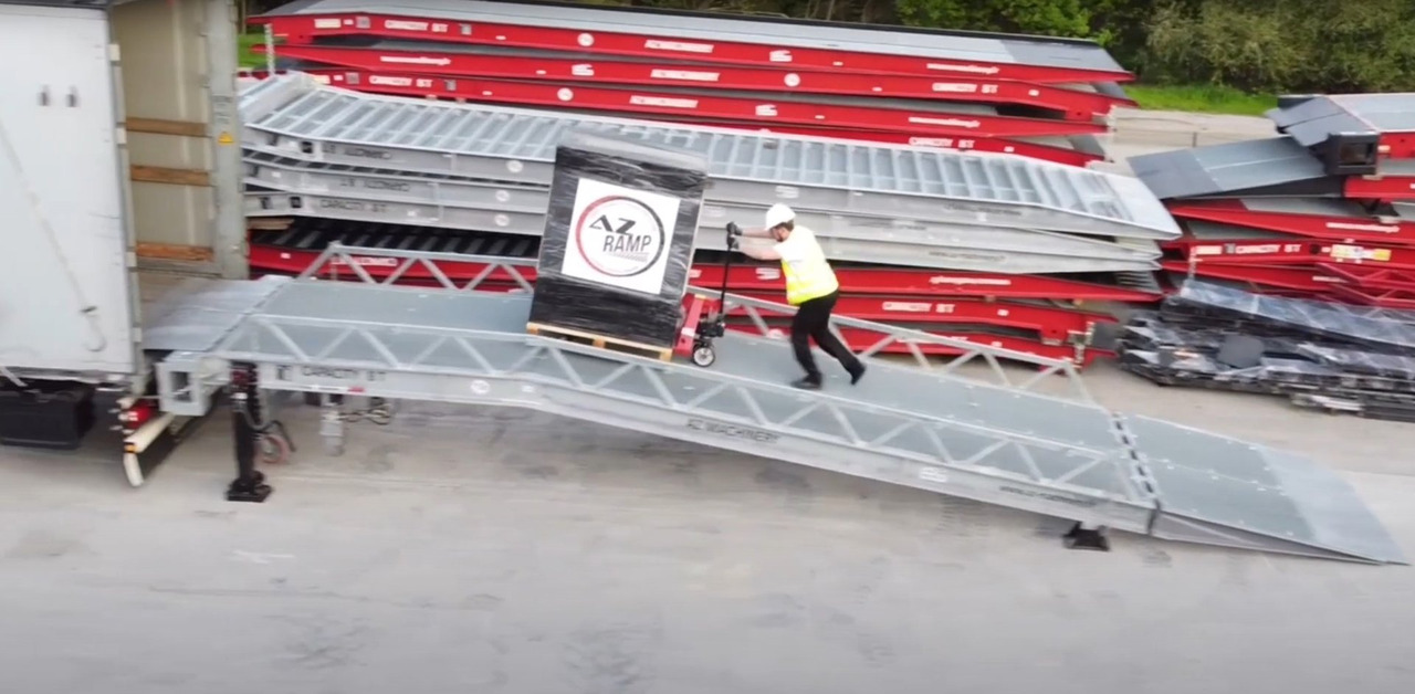 Loading ramp Loading Ramp with with hydraulic tilting bridge - AZ RAMP - STAR- 8T FULL GALVA: picture 7 Loading ramp Loading Ramp with with hydraulic tilting bridge - AZ RAMP - STAR- 8T FULL GALVA: picture 7