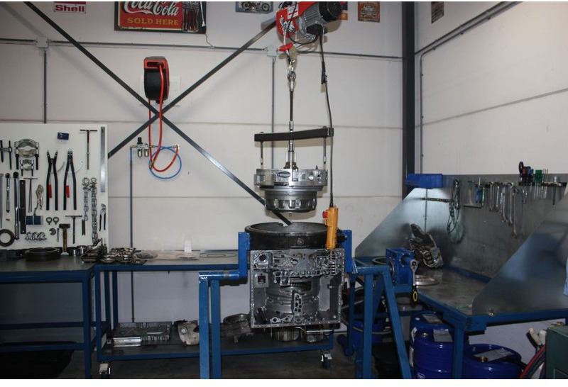 ZF 5HP502C, 5HP592C, 5HP602C, 5HP504C, 5HP594C, 5HP604C - Gearbox: picture 2 ZF 5HP502C, 5HP592C, 5HP602C, 5HP504C, 5HP594C, 5HP604C - Gearbox: picture 2